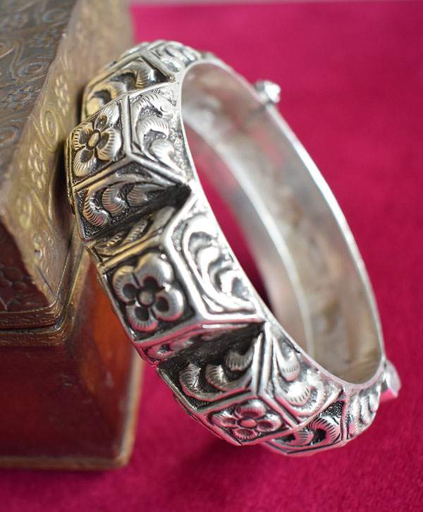 Heritage Flower Bangle