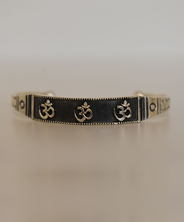 Om Bangle