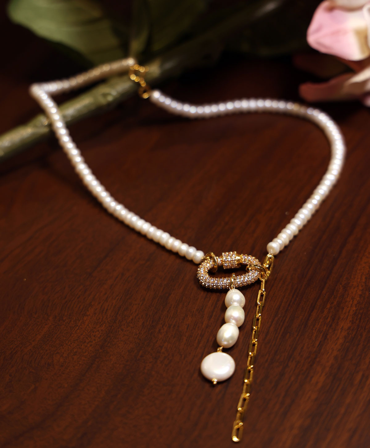 Lustre Loop Necklace