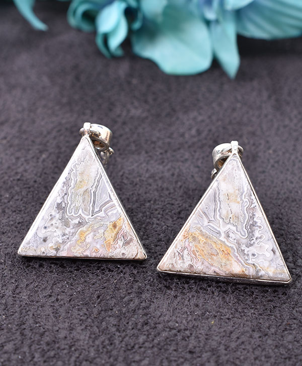 Triangular Horizon