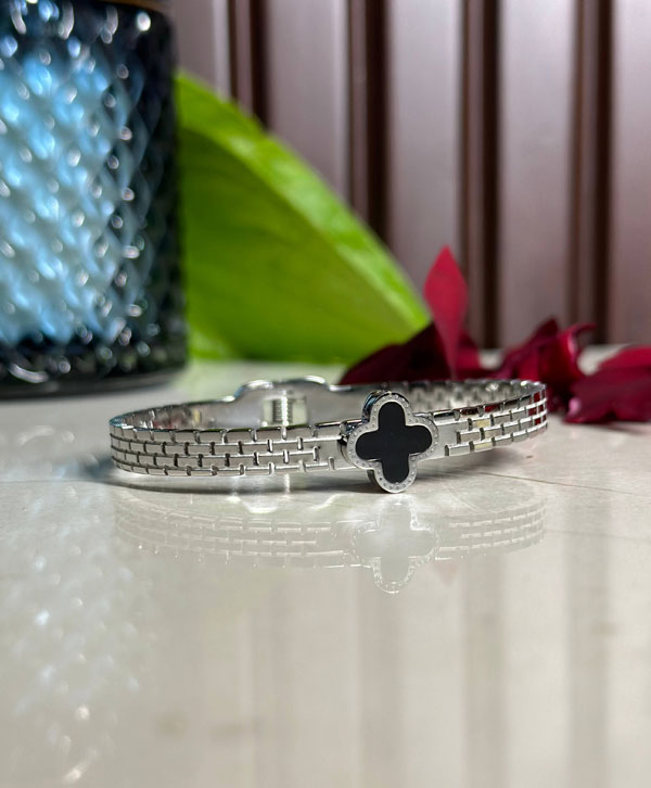 Chain And Black Clover Bracelet