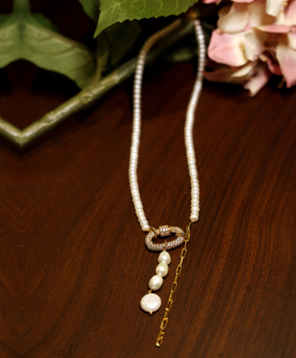 Lustre Loop Necklace